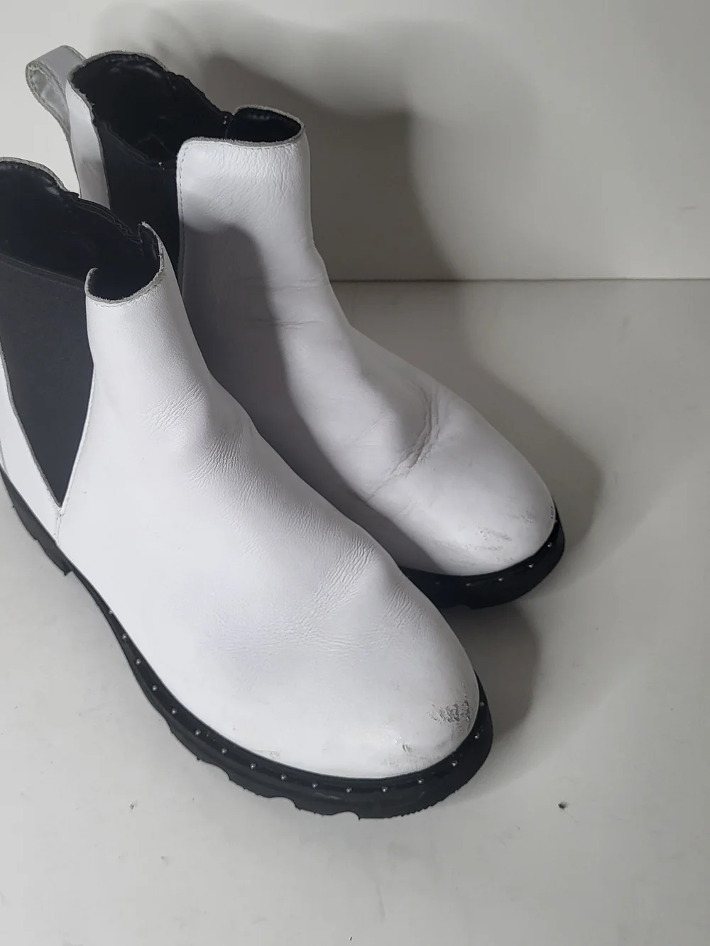 SORELLA VITA White Leather Chelsea Ankle Boots with Black Elastic